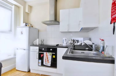 7 Seaton Avenue, Mutley, Plymouth - Image 2